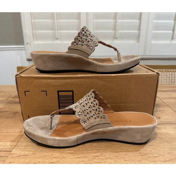 L'Amour Des Pieds Chuxley Women's Wedge Flip Flop Taupe Suede Size 9.5 NWOT - Picture 8 of 13